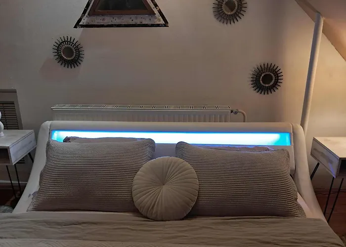 Thea 100m2 For 5 Guests In Rose Liubliana